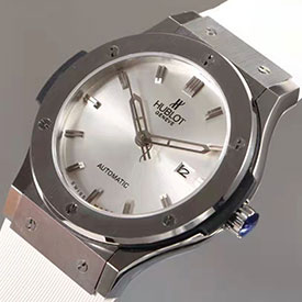 2023新品ウブロスーパーコピー時計 クラシック フュージョン チタニウム シルバー 542.ZX.2610.LR