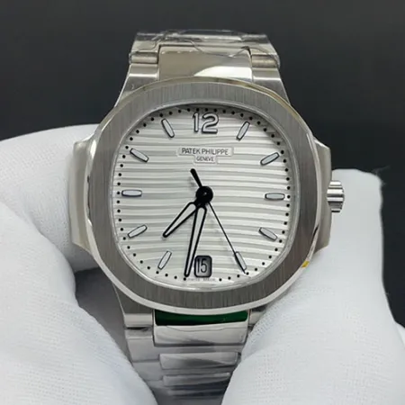 2023パテック・フィリップスーパーコピー時計 ノーチラス シルバー文字盤 71181A-010