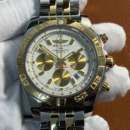 高級ブライトリングコピー時計 クロノマット 44 シルバー/シャンパン CB014012/G713
