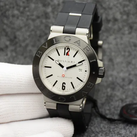 2024人気ブルガリのクラシックメンズ腕時計 386940