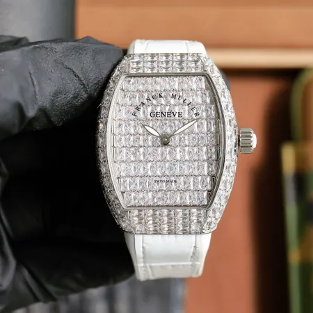 高級スーパーコピーフランクミュラー時計 スクエア ダイヤモンド カスミソウ V32 シリーズ 489025F