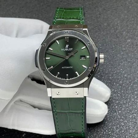 人気新作ウブロコピークラシックフュージョン チタニウム 42mm グリーン 542.NX.8970.LR-1