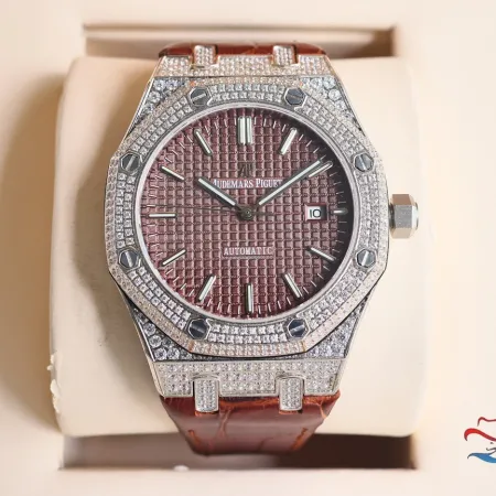 オーデマピゲコピー新款ゴールド スクエア ダイヤモンド ロイヤル オーク シリーズ ダイヤモンド時計 AP36520