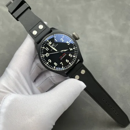 IWC最高に格好良い パイロットコピー時計ブラックセラミックモデル IW329802