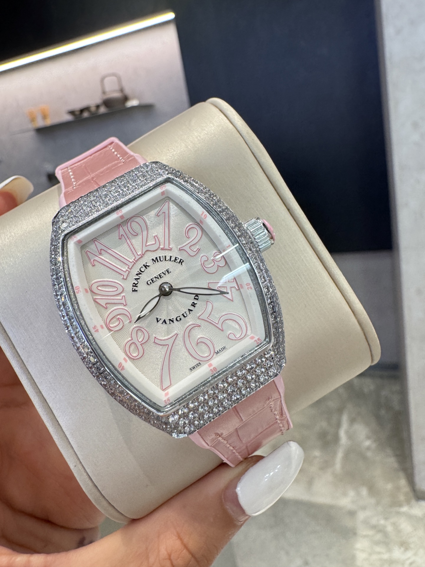 2025新品フランクミュラー V32 バレルシリーズ ピンク無限の魅力時計 119070