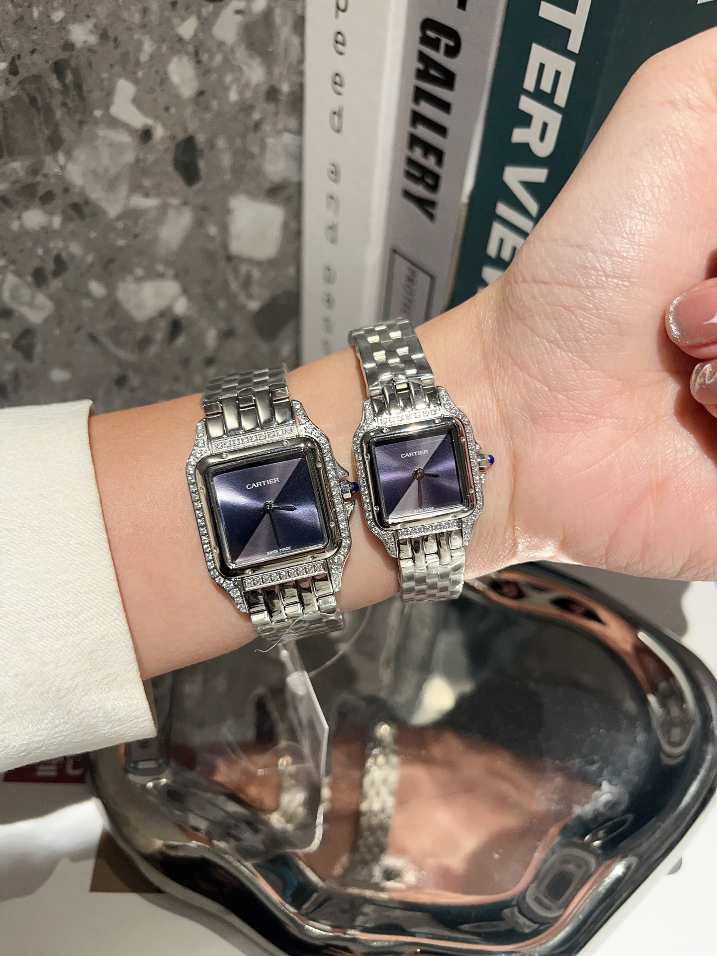 1996年に発表されたカルティエのタンクシリーズは精巧で小さい女性用腕時計 126034