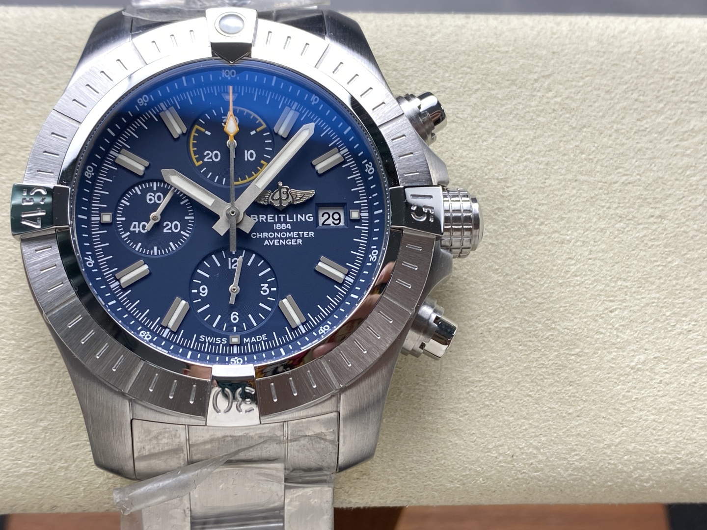 最新のブライトリング時計 アベンジャー クロノグラフ ナイトミッションシリーズ 173541品質保証