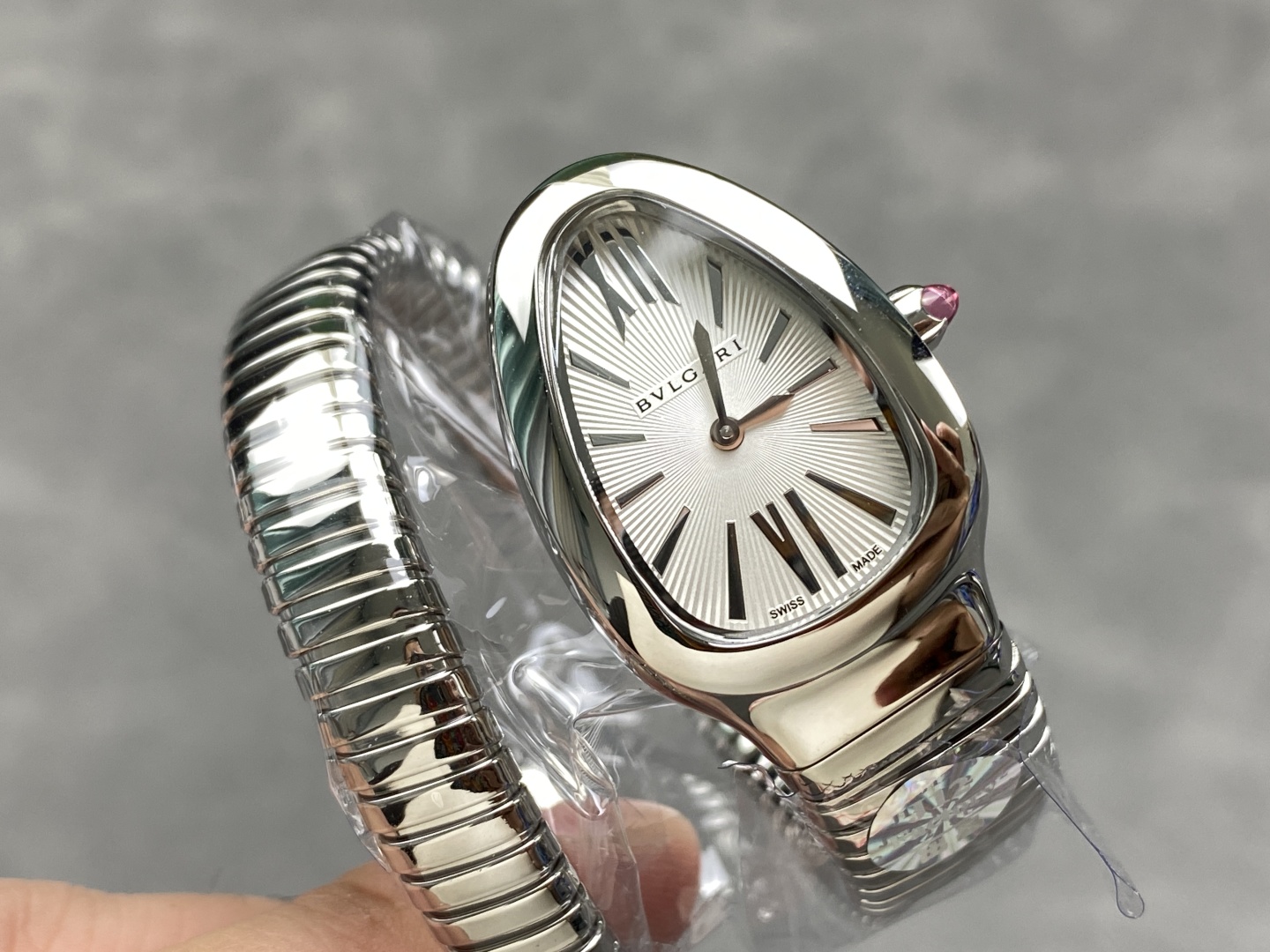 2025新品ブルガリ女性の蛇形コピー腕時計をしたクラシックなSERPENTIシリーズ 174102