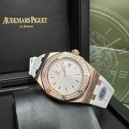 2025最完璧オーデマピゲ ロイヤルオーク クォーツ女性時計 67601-2