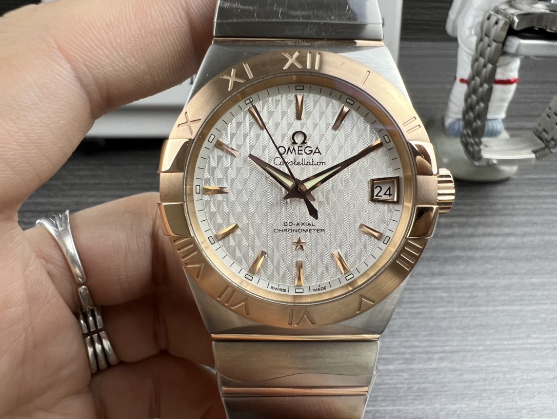 オメガ コンステレーション色彩絶腕時計コーアクシャル18Kセドナゴールド 123.20.38.21.02.007