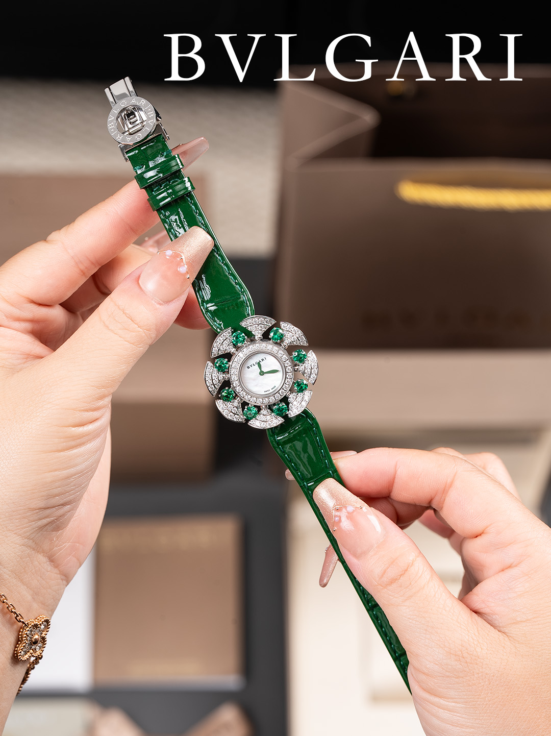 色彩豊富緑色のブルガリ女性のスーパーコピー時計ディーヴァズドリームシリーズ 129619