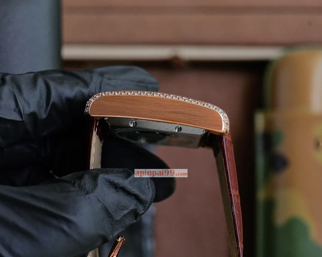 カルティエの有名なコピー時計タンクシリーズ WT300586[4]