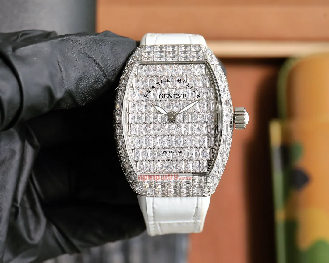 高級スーパーコピーフランクミュラー時計 スクエア ダイヤモンド カスミソウ V32 シリーズ 489025F