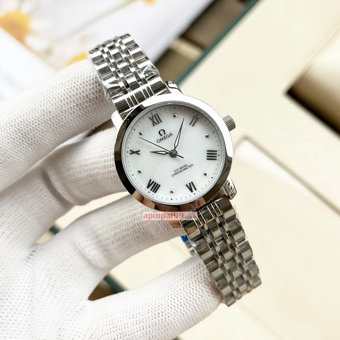 最新Omegaファッション女性クォーツスーパーコピー時計 424.12.569