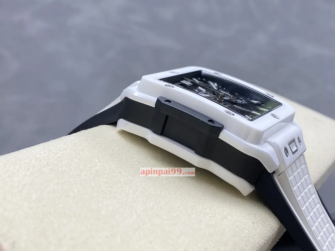 最新スクエア ウブロ ニュー スクエア バン ユニコ セラミックコピーの腕時計 170990[4]