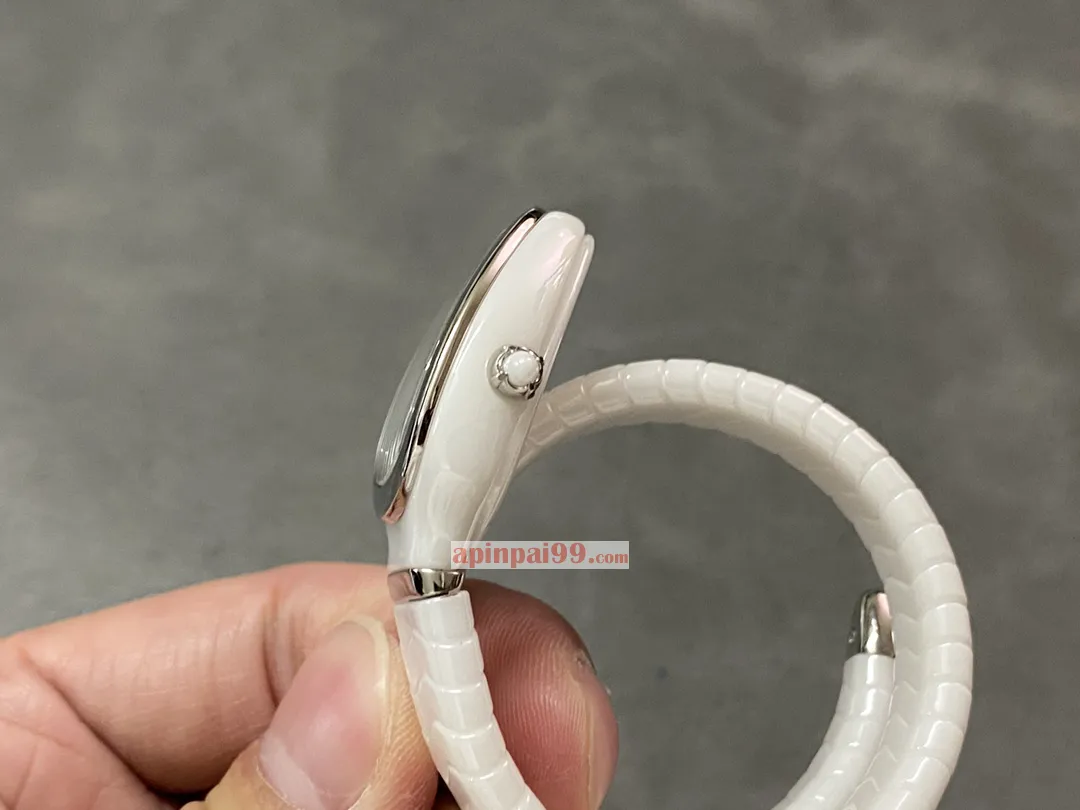 高品質ブルガリ女性白いセラミックのスネークシェイプ クラシック時計 170064[5]