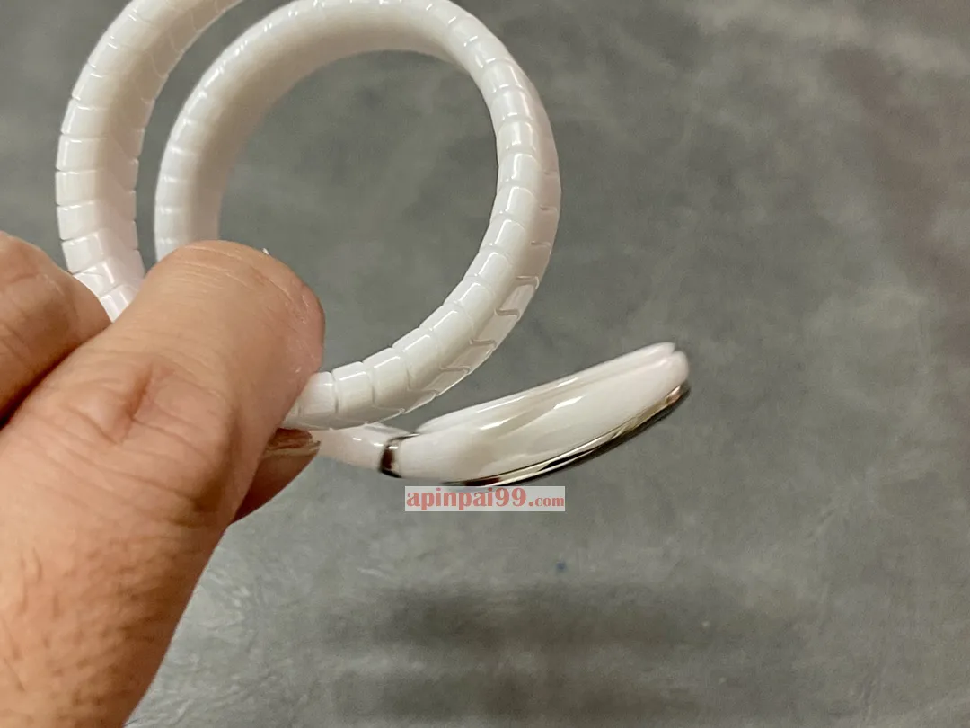 高品質ブルガリ女性白いセラミックのスネークシェイプ クラシック時計 170064[6]