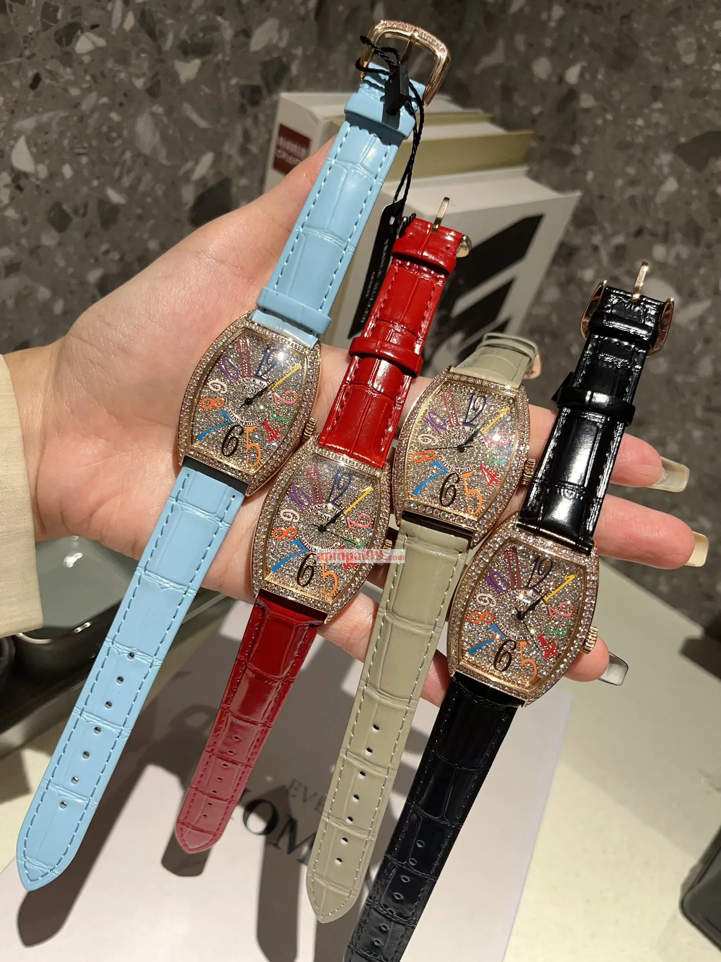 フランクミュラーバレル形状女性石英スーパーコピー通販時計 M68910