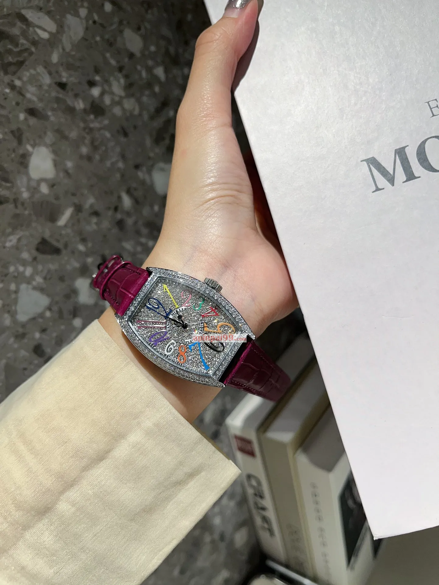 人気ブランド新作フランクミュラーバレル形状女性石英時計 M68911[1]