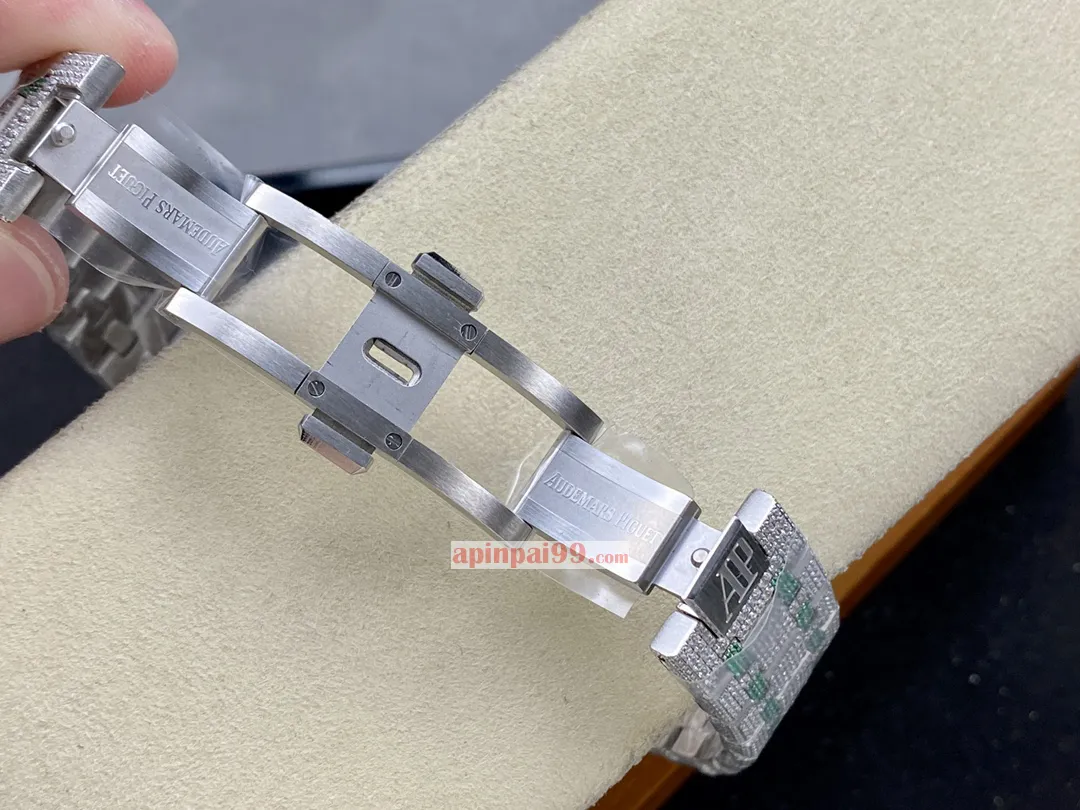 人気のスーパーコピーオーデマピゲ時計 ロイヤル オーク ダイヤモンドいっぱい 15400スター AP52001[8]