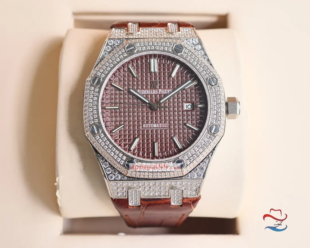 オーデマピゲコピー新款ゴールド スクエア ダイヤモンド ロイヤル オーク シリーズ ダイヤモンド時計 AP36520[2]