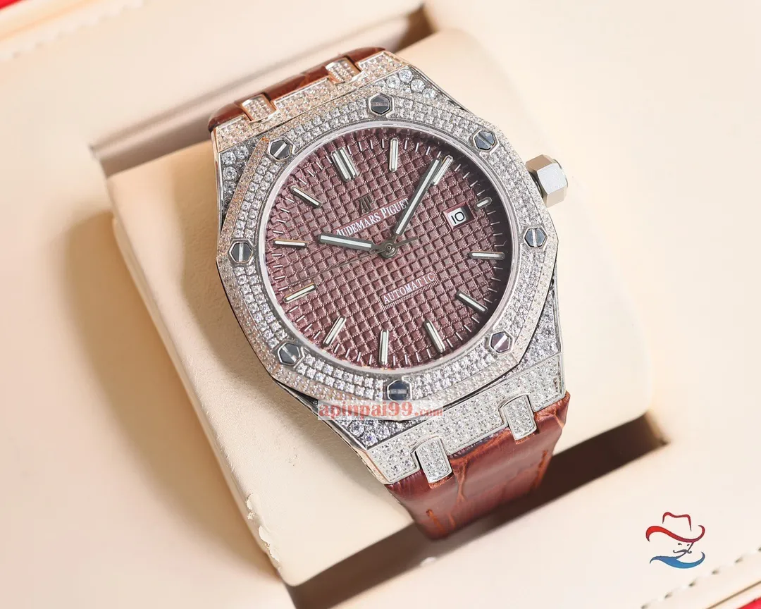 オーデマピゲコピー新款ゴールド スクエア ダイヤモンド ロイヤル オーク シリーズ ダイヤモンド時計 AP36520[4]