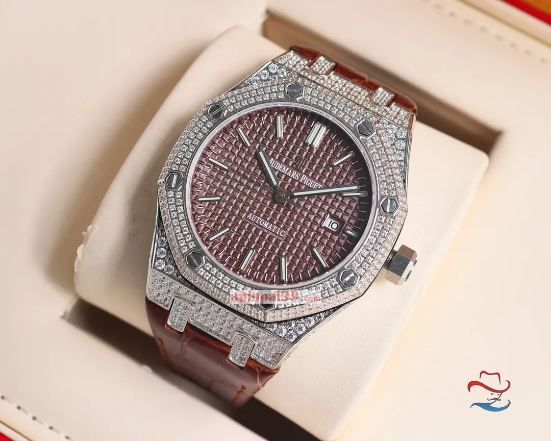 オーデマピゲコピー新款ゴールド スクエア ダイヤモンド ロイヤル オーク シリーズ ダイヤモンド時計 AP36520[5]