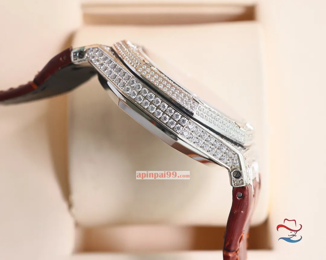 オーデマピゲコピー新款ゴールド スクエア ダイヤモンド ロイヤル オーク シリーズ ダイヤモンド時計 AP36520[7]