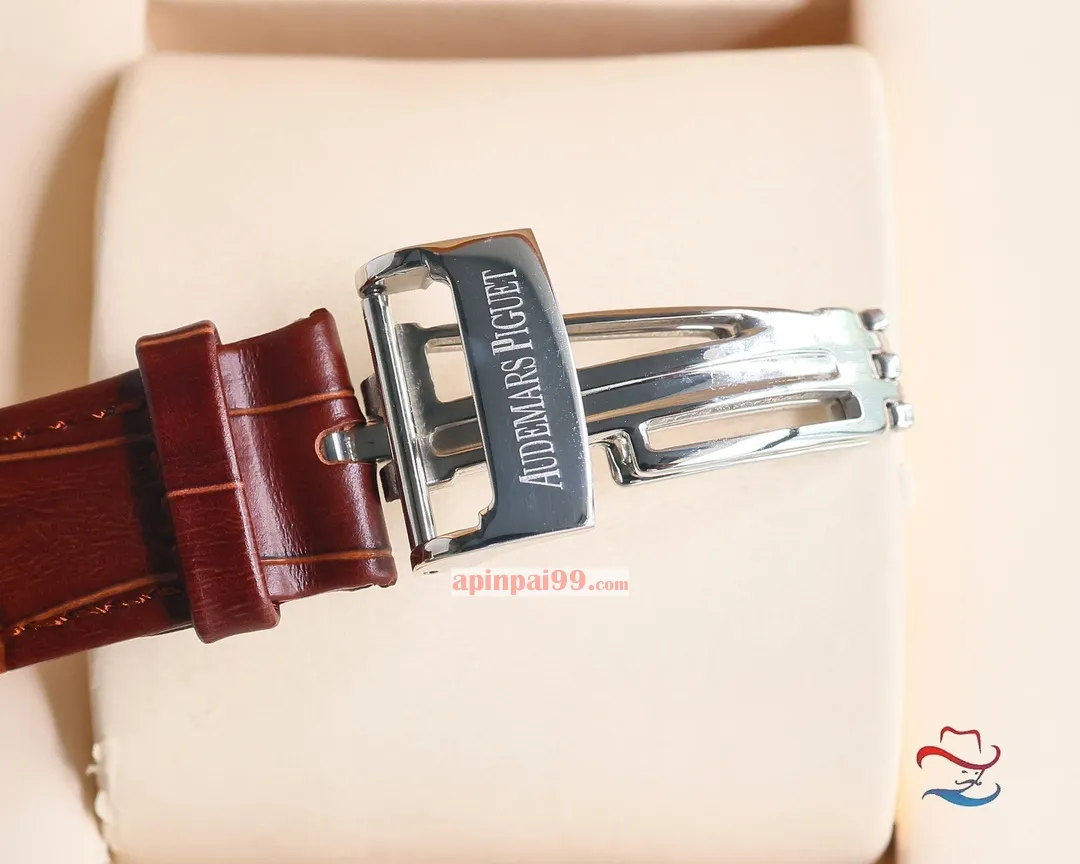 オーデマピゲコピー新款ゴールド スクエア ダイヤモンド ロイヤル オーク シリーズ ダイヤモンド時計 AP36520[8]