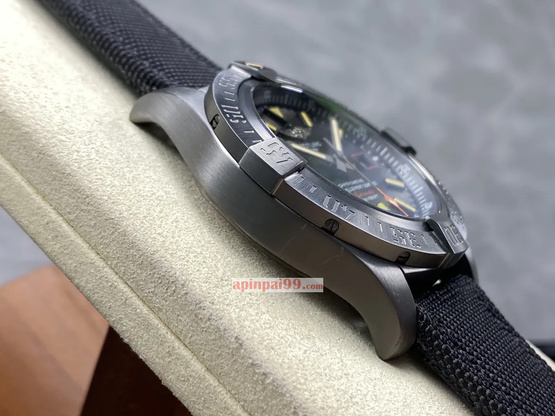 ブライトリングスーパーコピーN級品 ブラックバード偵察航空機時計 172320[4]