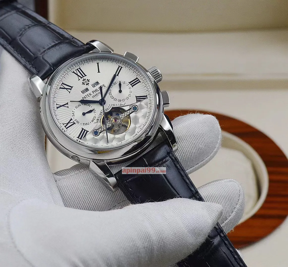 2024 年に大量販売されるパテックフィリップの最新コピーメンズ腕時計 64115[1]