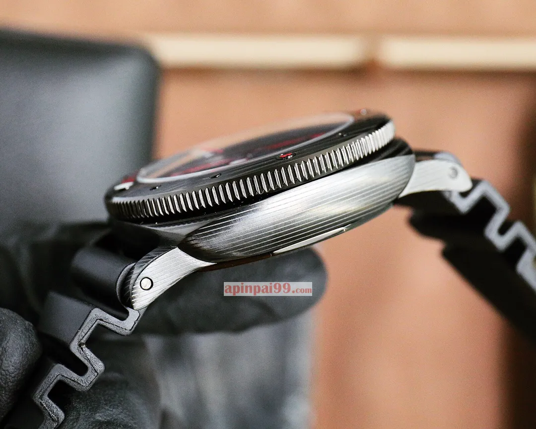 パネライ新作サブマーシブルシリーズの爆発的な中空時計 PAN50077[5]