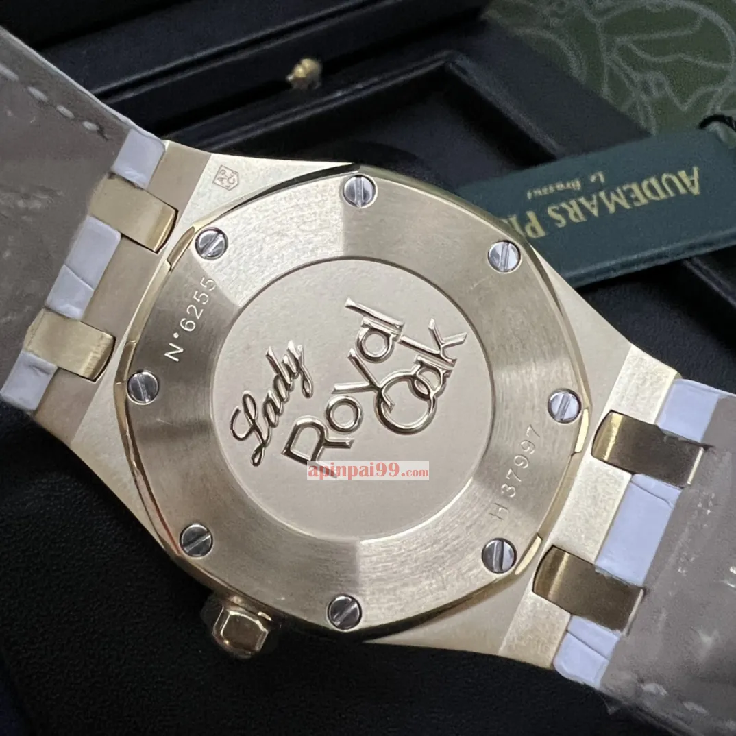 オーデマピゲ ロイヤルオーク クォーツ女性の優雅時計 67601独特な八角形の外観は[4]