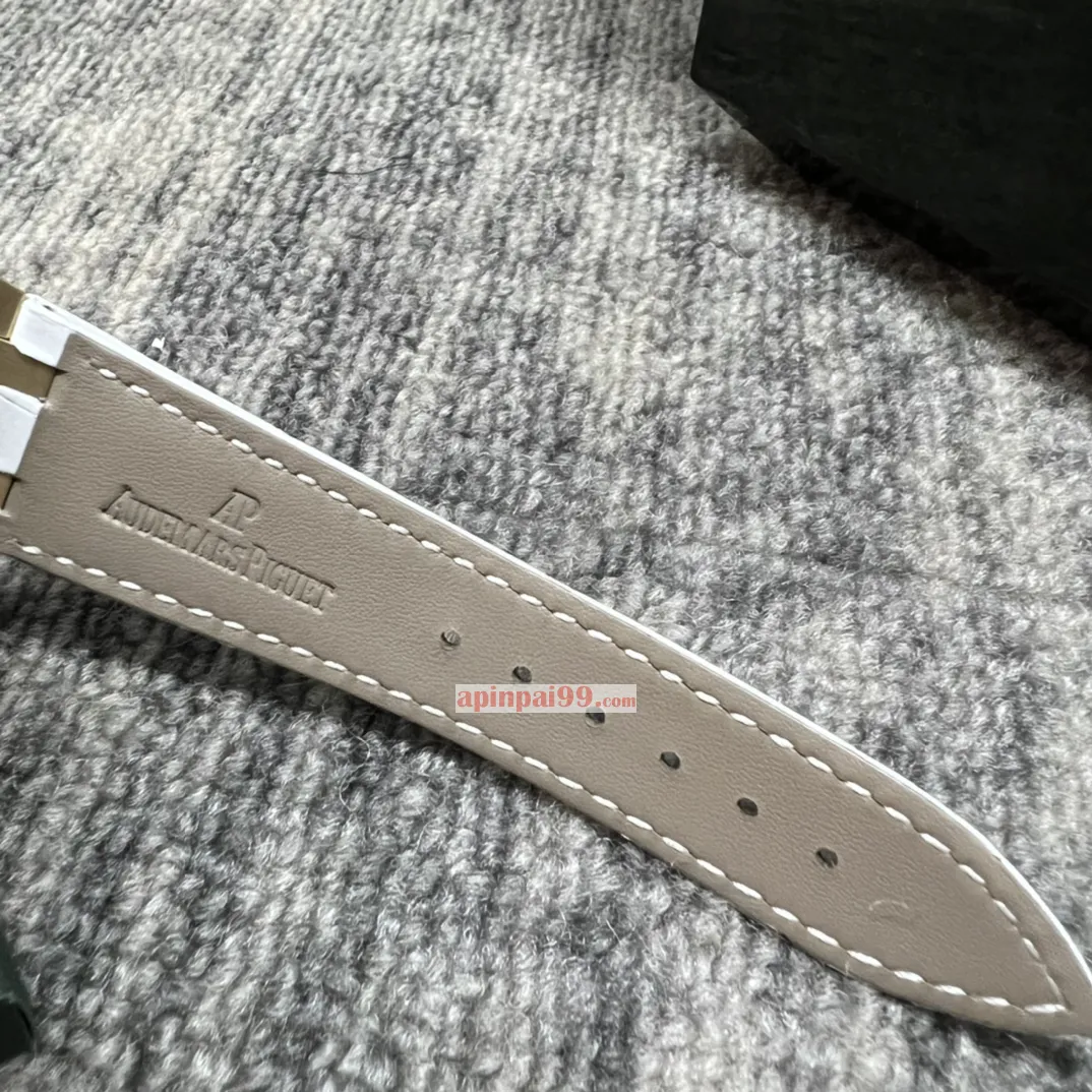 オーデマピゲ ロイヤルオーク クォーツ女性の優雅時計 67601独特な八角形の外観は[7]