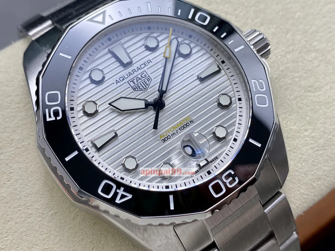 真新しい タグホイヤー アクアレーサーシリーズスーパーコピー時計 173778