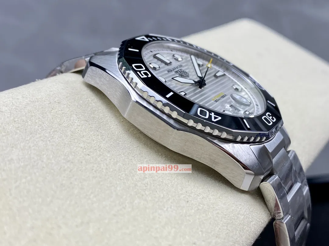 真新しい タグホイヤー アクアレーサーシリーズスーパーコピー時計 173778[4]