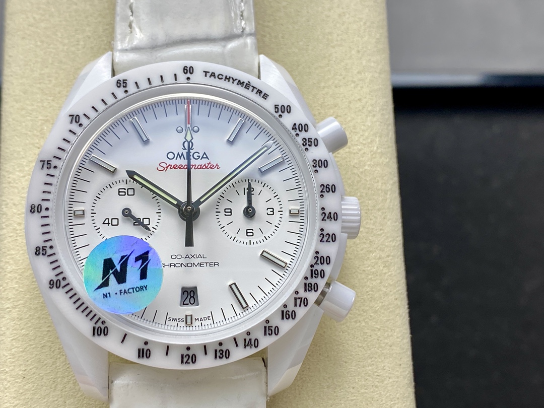 オメガ最新作スーパーコピーダークサイド オブ ザ ムーン シリーズ 172824