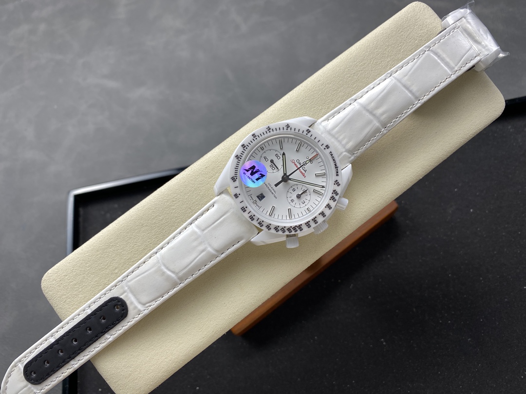 オメガ最新作スーパーコピーダークサイド オブ ザ ムーン シリーズ 172824[3]