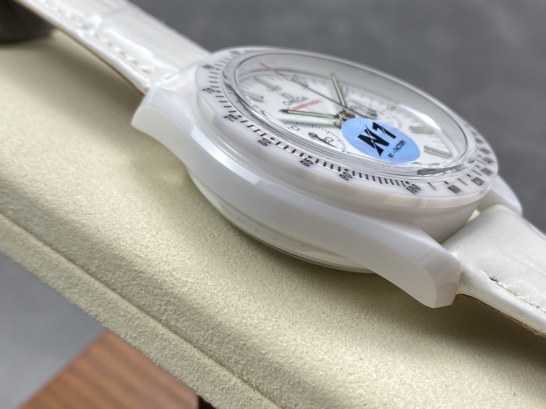 オメガ最新作スーパーコピーダークサイド オブ ザ ムーン シリーズ 172824[4]