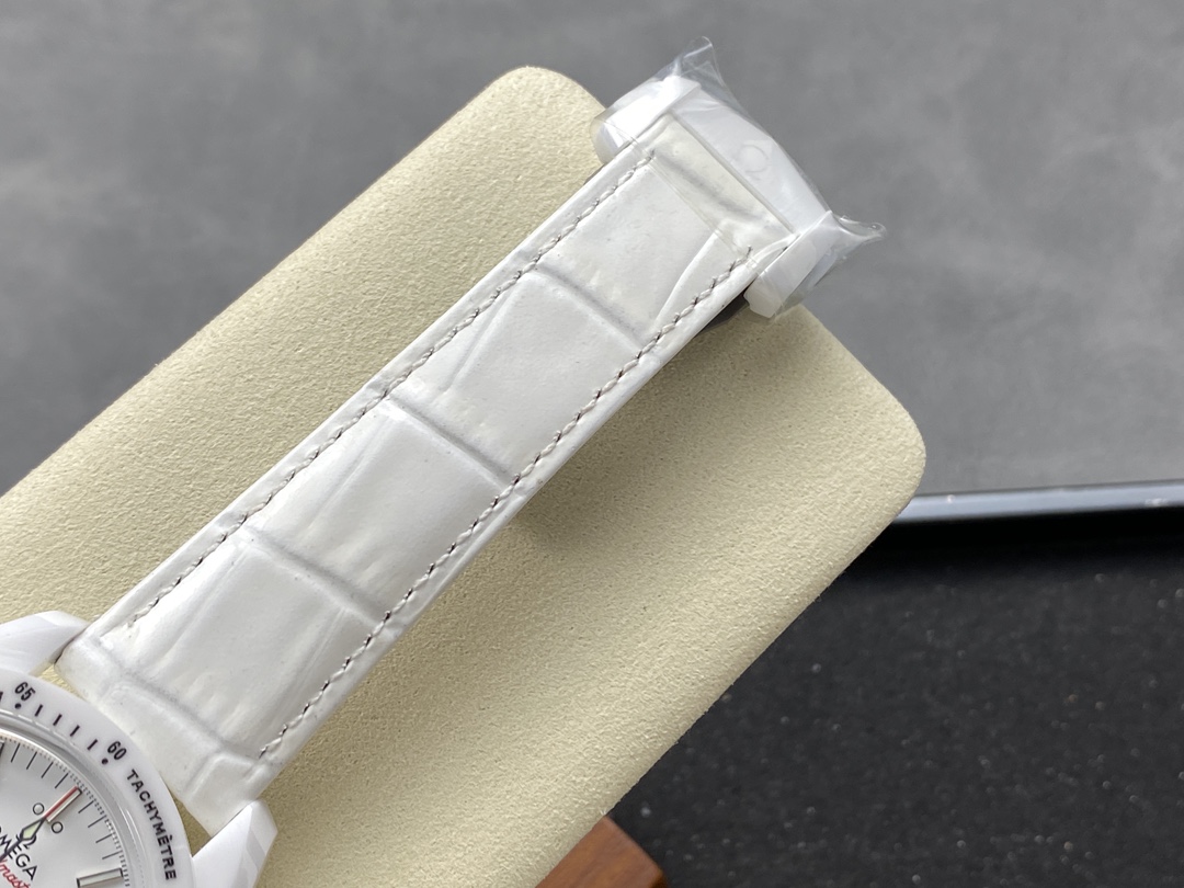 オメガ最新作スーパーコピーダークサイド オブ ザ ムーン シリーズ 172824[7]