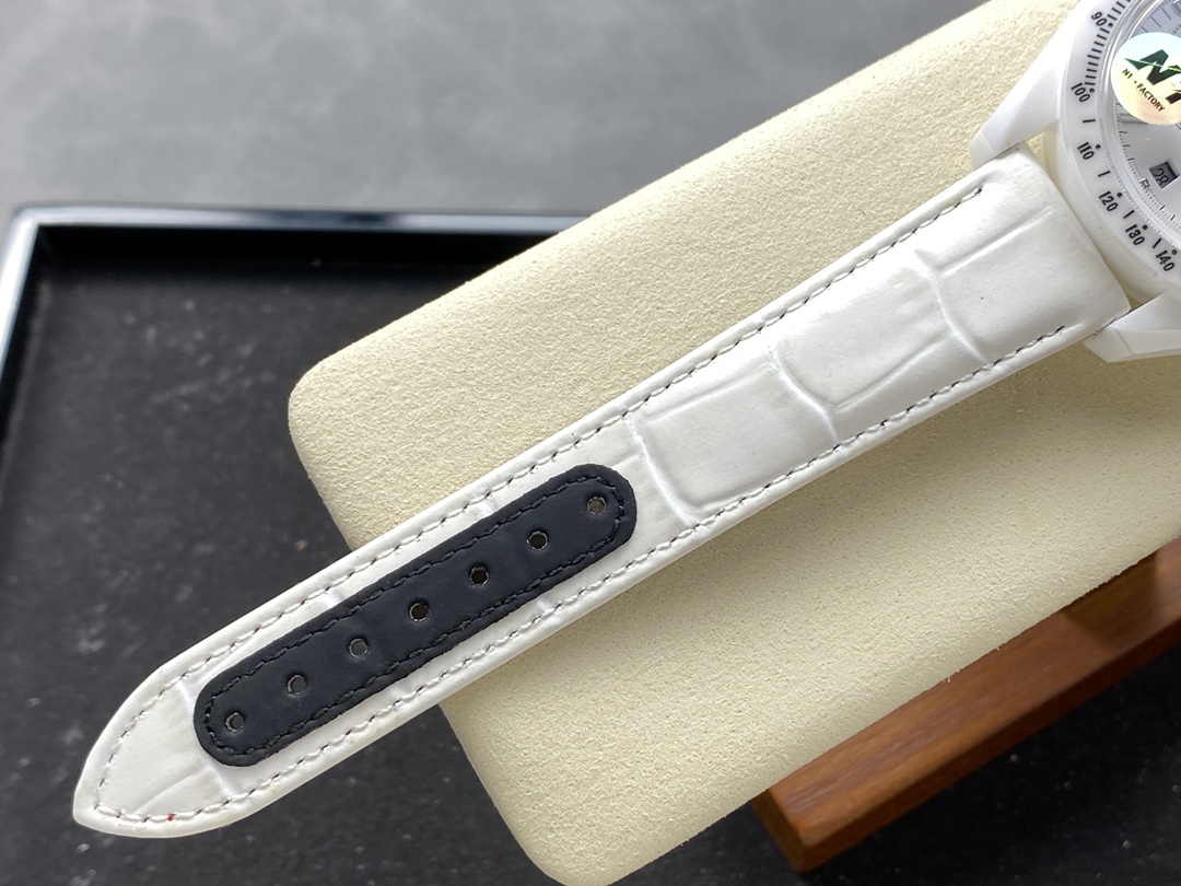 オメガ最新作スーパーコピーダークサイド オブ ザ ムーン シリーズ 172824[8]