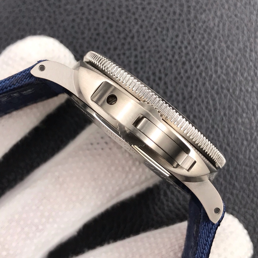 パネライ樹脂ファイバーストラップスーパーコピー時計 PAM985[4]