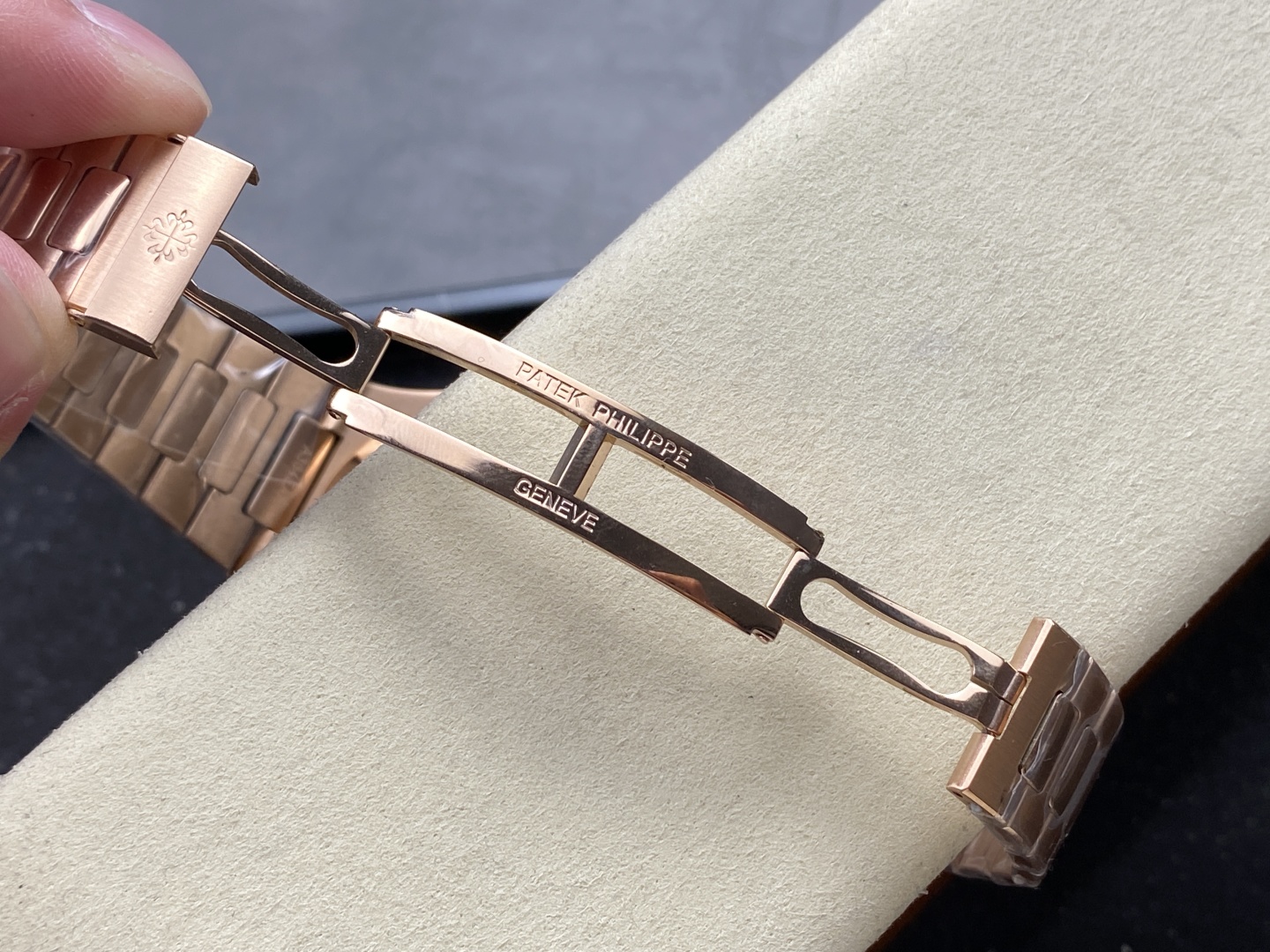 非常に人気のあるパテックフィリップ ノーチラス 5980/1A-014 多機能腕時計 171839[9]