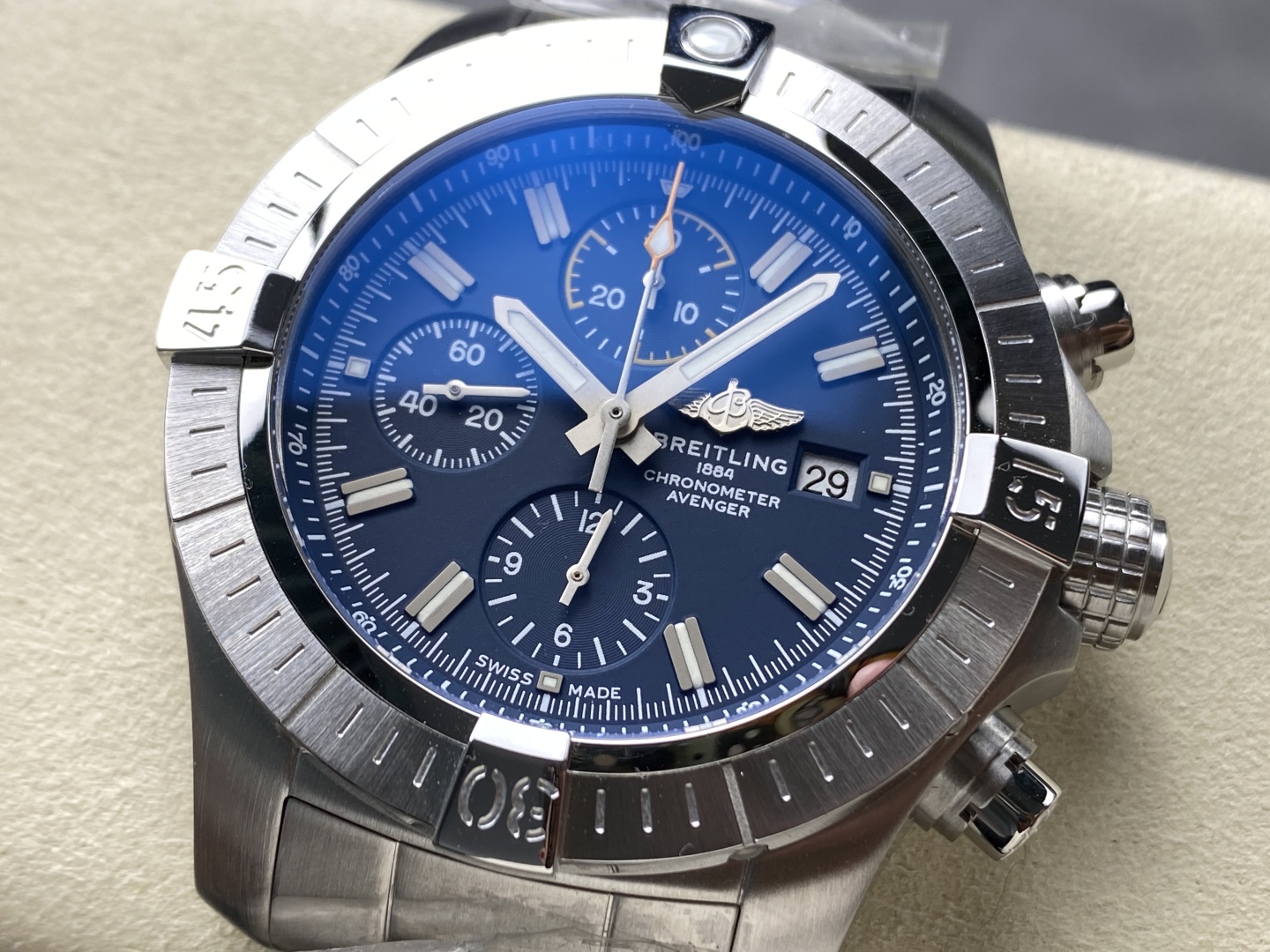 最新のブライトリング時計 アベンジャー クロノグラフ ナイトミッションシリーズ 173541品質保証[2]