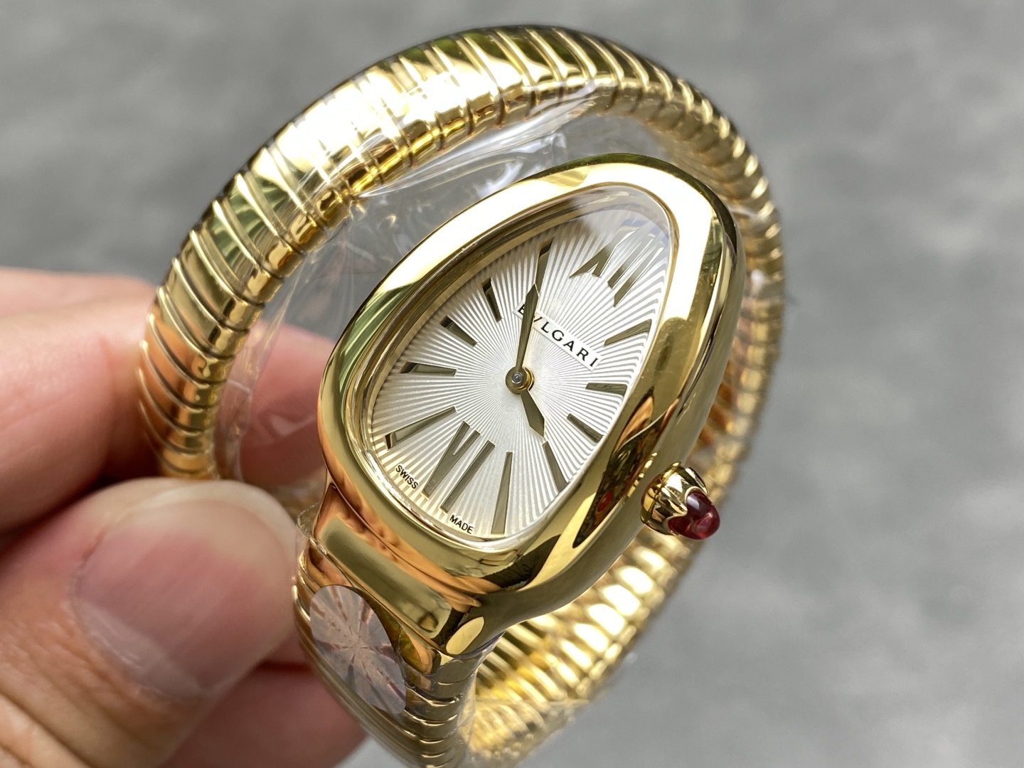 Bulgariの蛇形コピー腕時計をしたクラシックなSERPENTIシリーズ 174104[2]