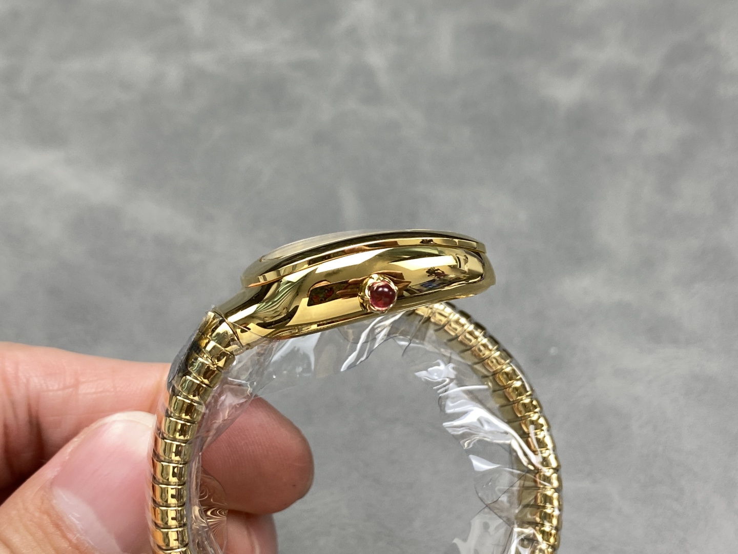 Bulgariの蛇形コピー腕時計をしたクラシックなSERPENTIシリーズ 174104[4]