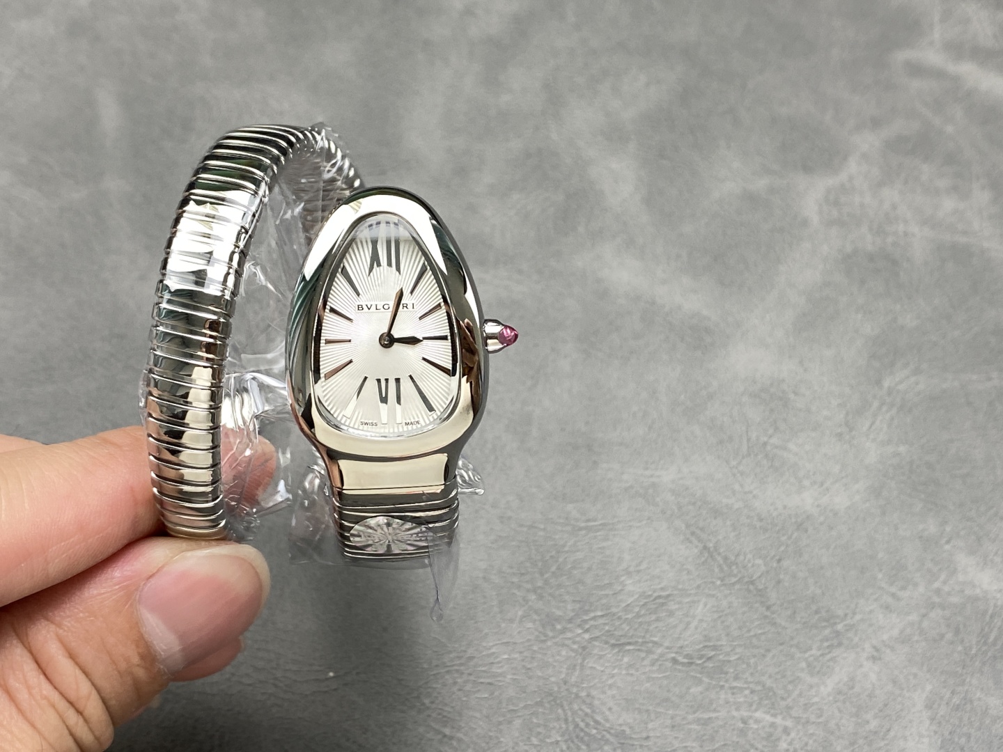 2025新品ブルガリ女性の蛇形コピー腕時計をしたクラシックなSERPENTIシリーズ 174102