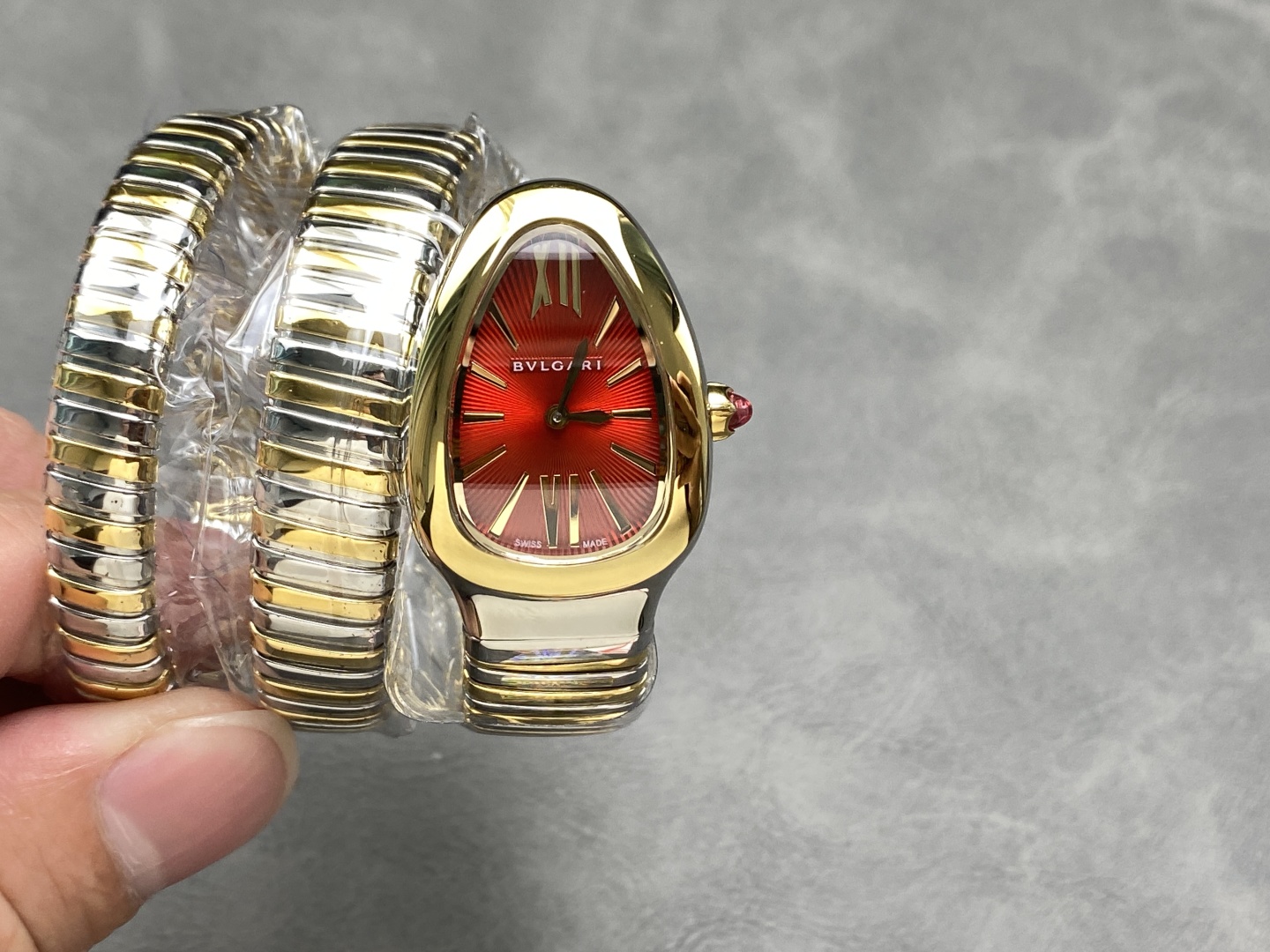 ブルガリ絶妙でユニーク蛇形スーパーコピー腕時計 174100