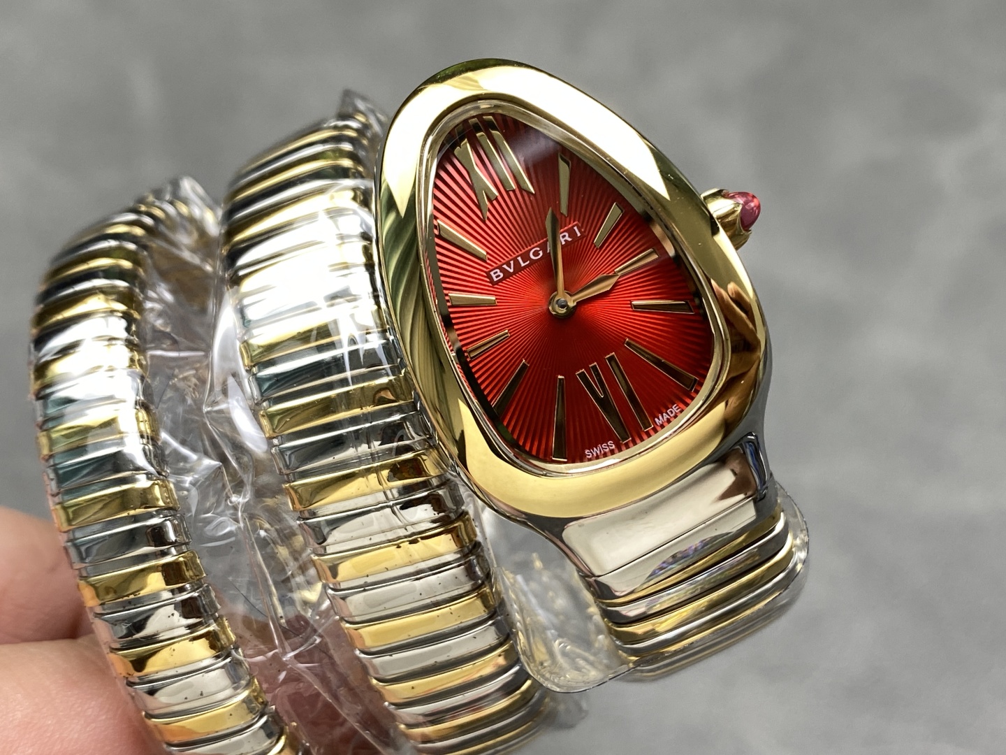 ブルガリ絶妙でユニーク蛇形スーパーコピー腕時計 174100[1]