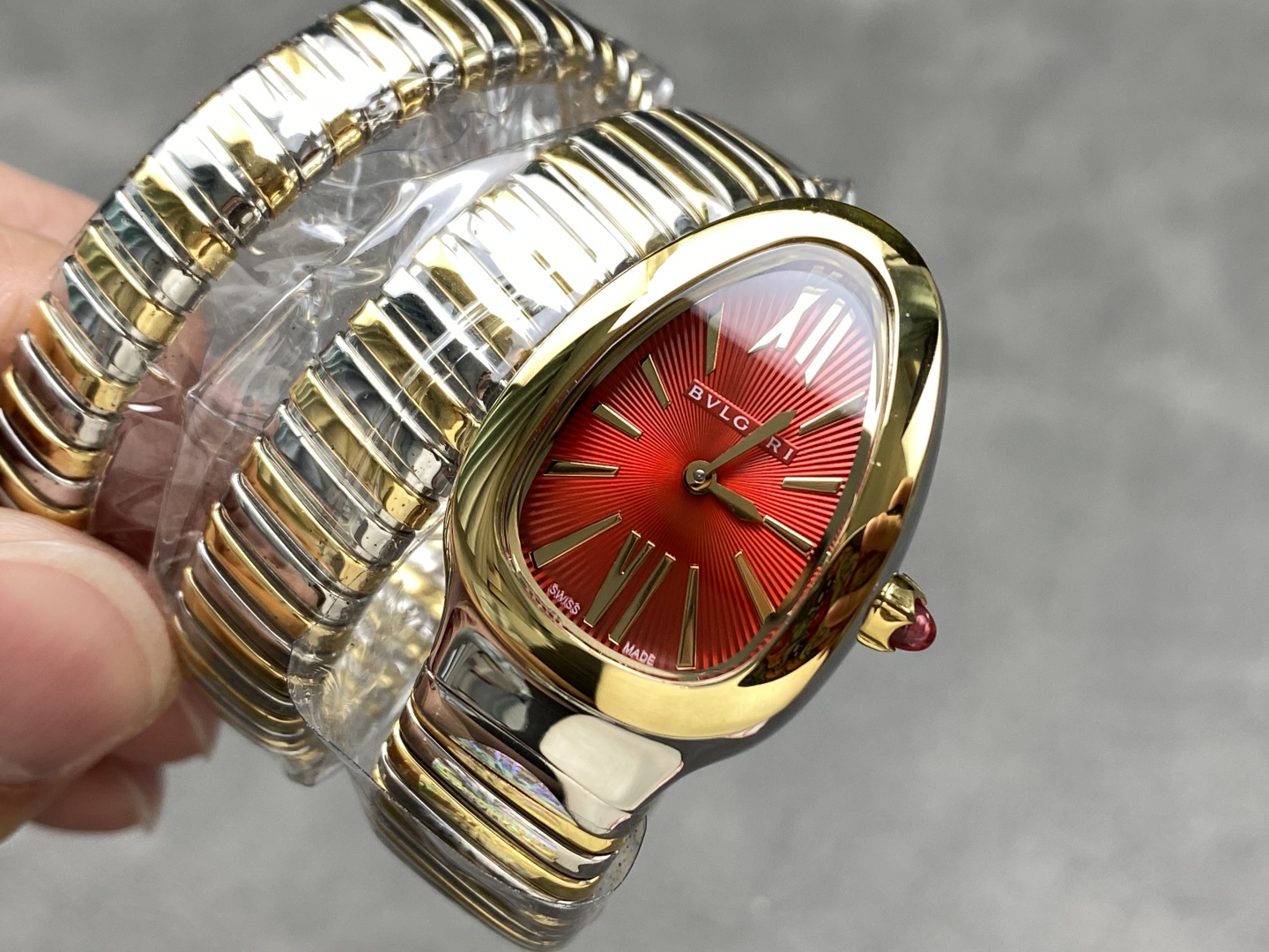 ブルガリ絶妙でユニーク蛇形スーパーコピー腕時計 174100[2]